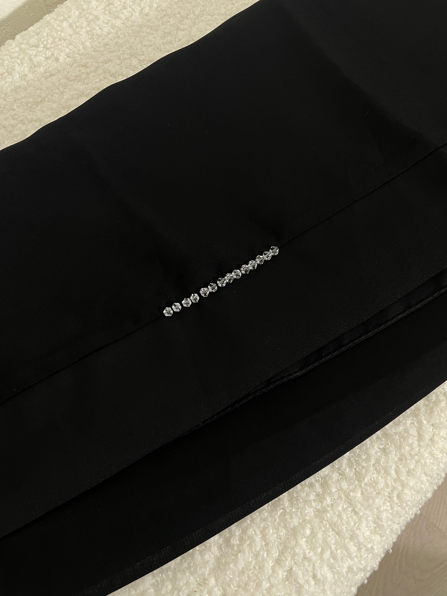 Abaya Dubaï noire manches ornées de perles