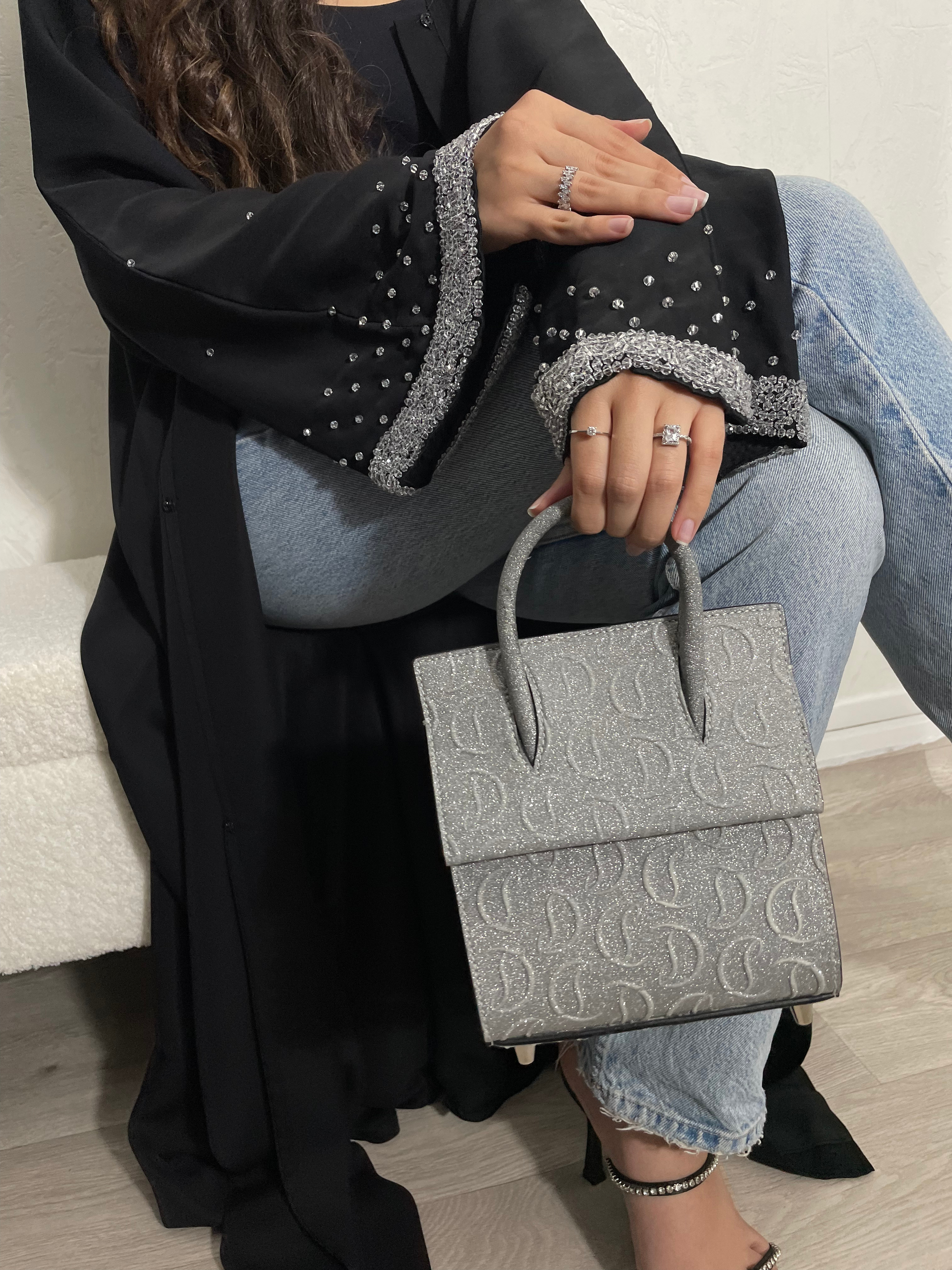 Abaya Dubaï noire manches ornées de perles