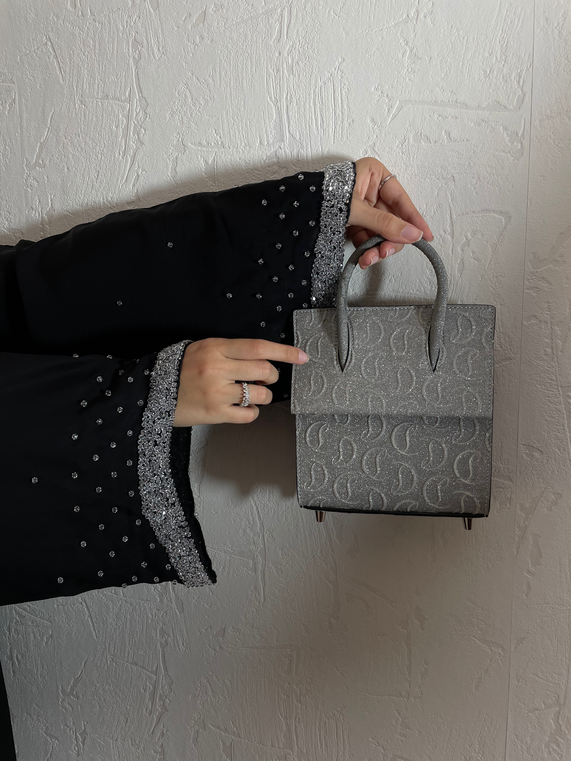 Abaya Dubaï noire manches ornées de perles