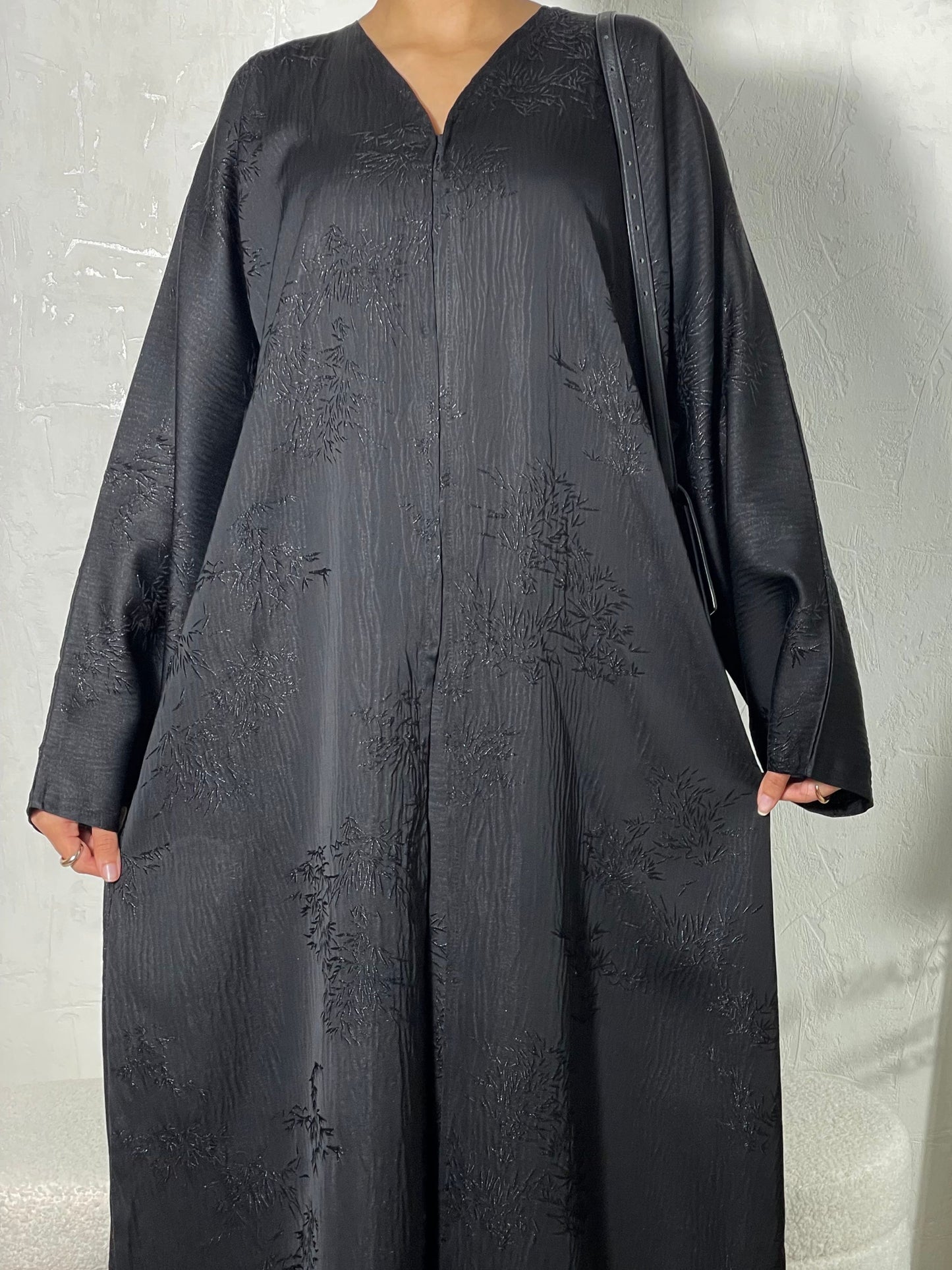 Abaya DubaÏ noire à motif en relief scintillant