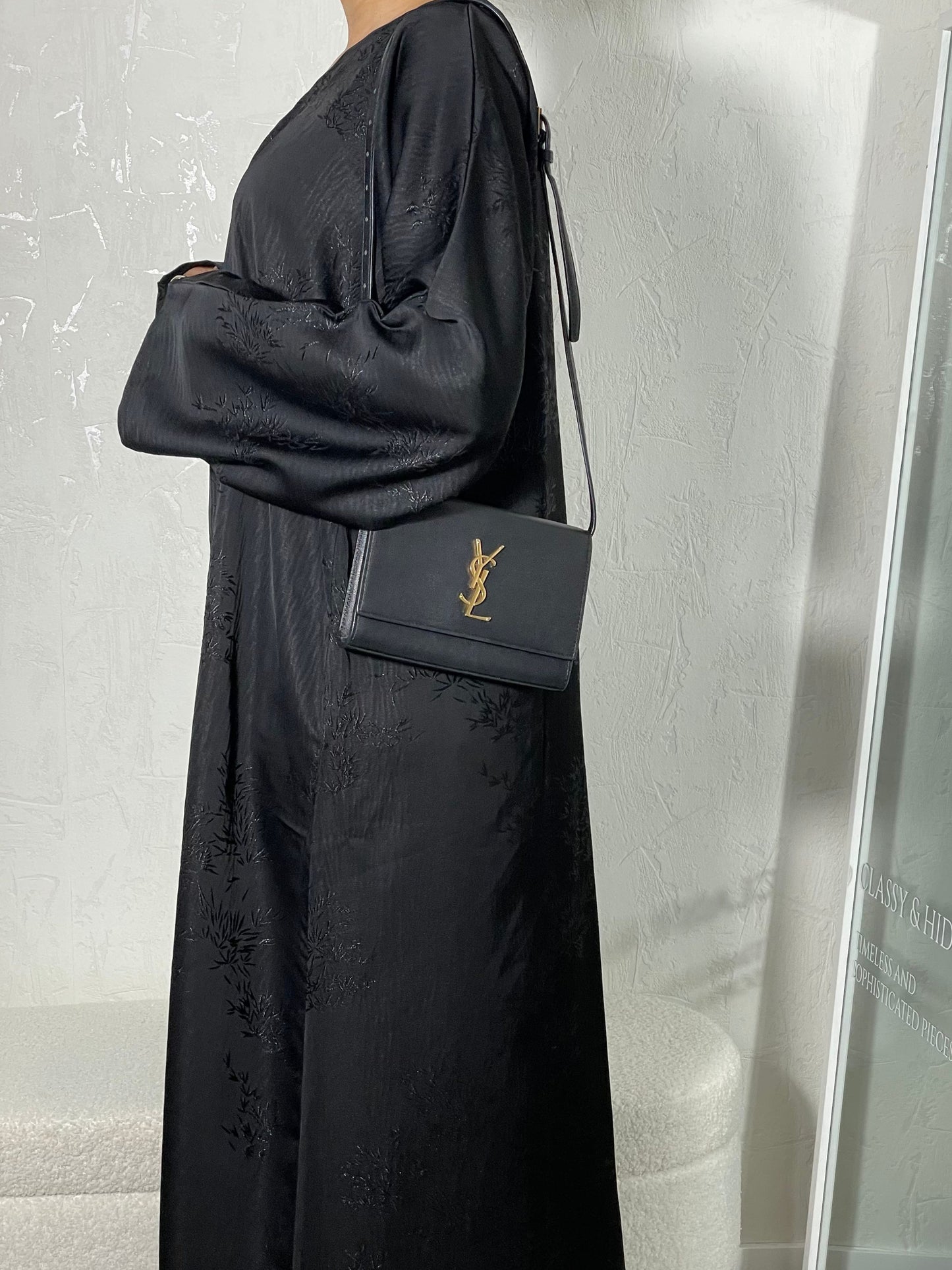 Abaya DubaÏ noire à motif en relief scintillant
