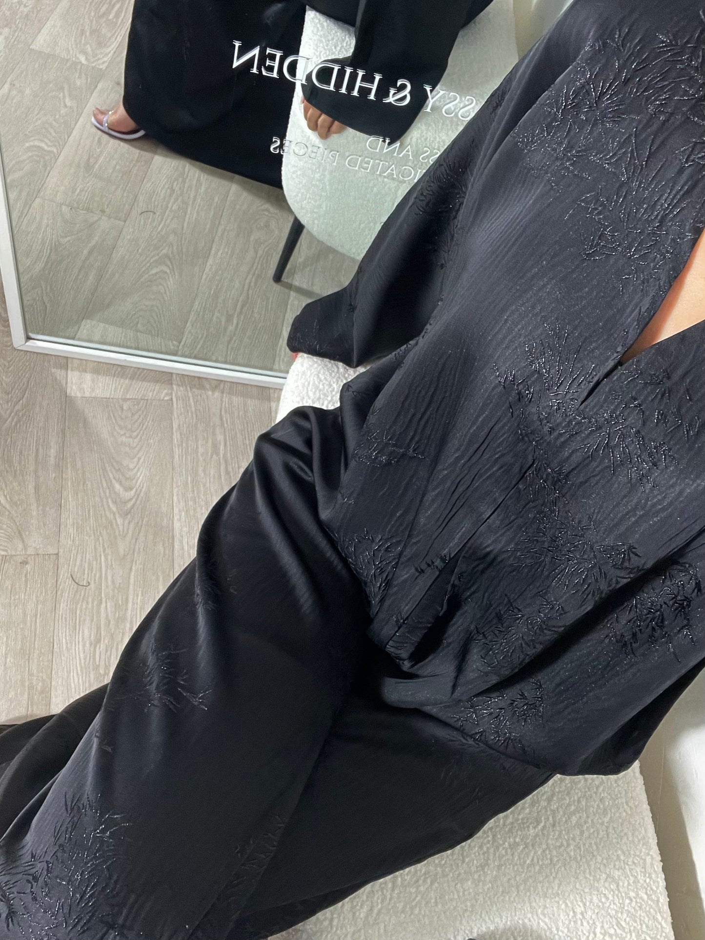 Abaya DubaÏ noire à motif en relief scintillant