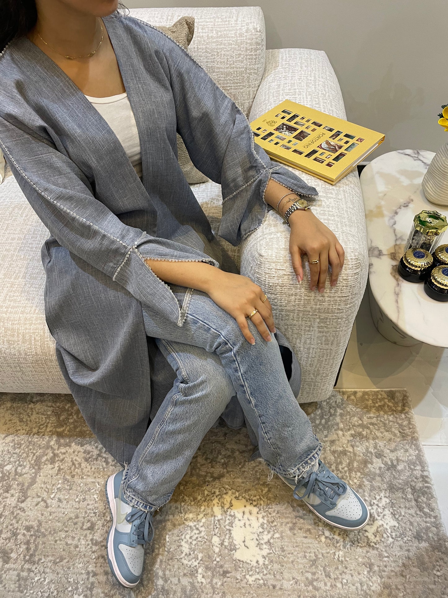 Abaya Dubaï bleu jean manches ornées de perles