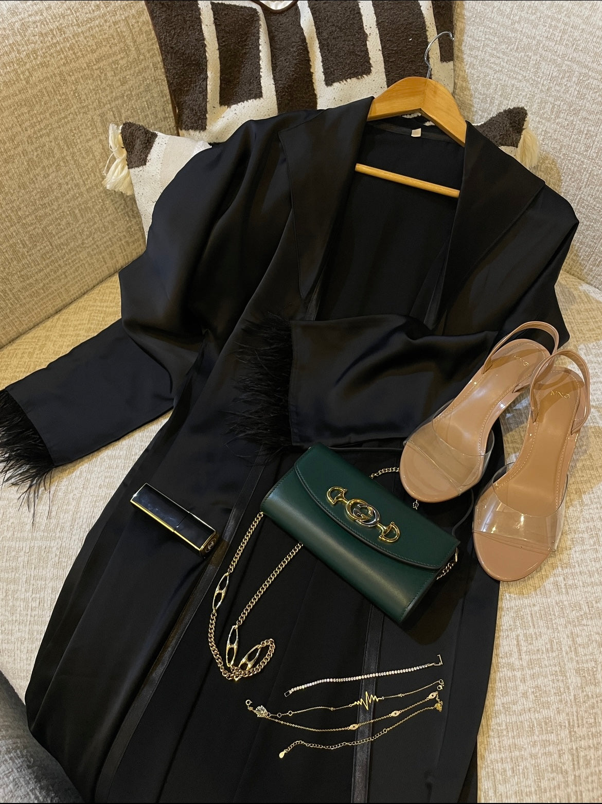 Abaya Dubaï noire à plumes