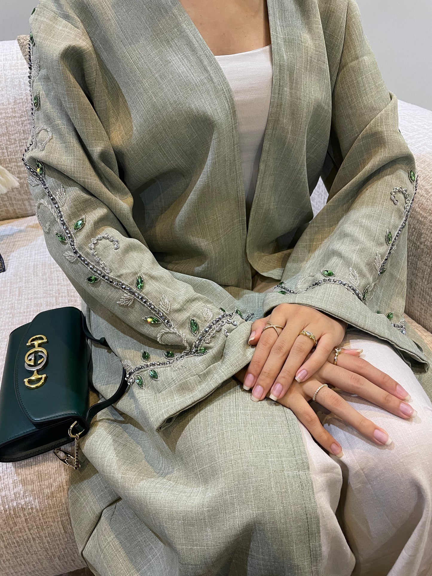 Abaya Dubaï verte manches ornées de perles